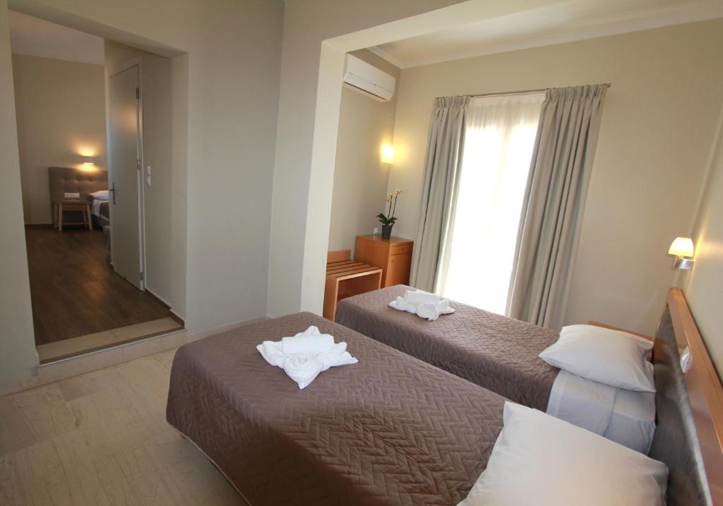 Postel nebo postele na pokoji v ubytování Cosmos Hotel