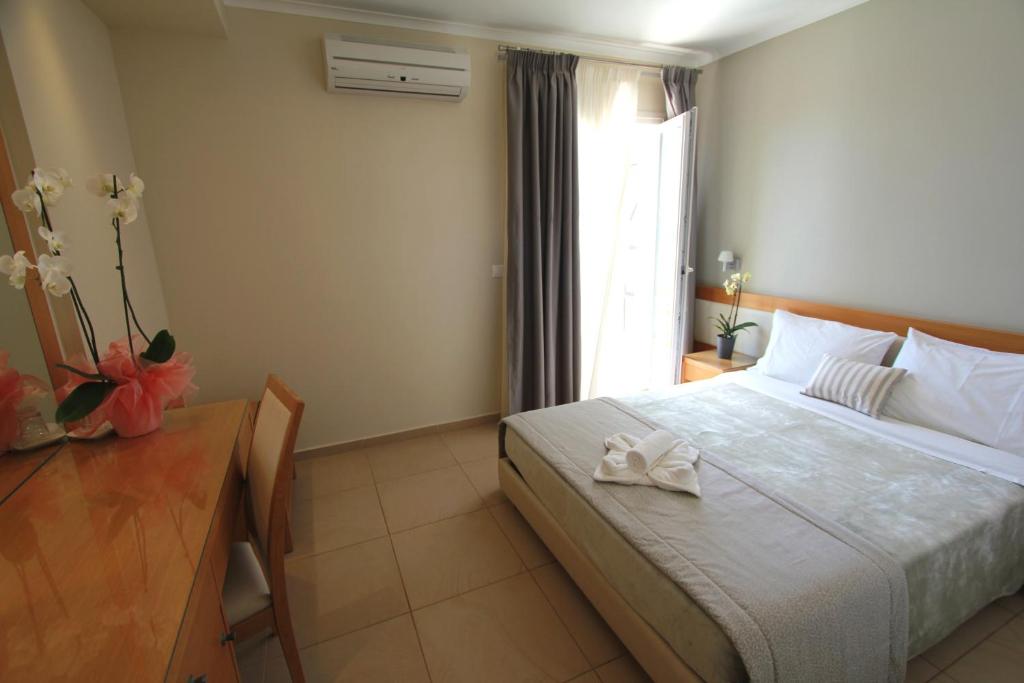 Postel nebo postele na pokoji v ubytování Cosmos Hotel