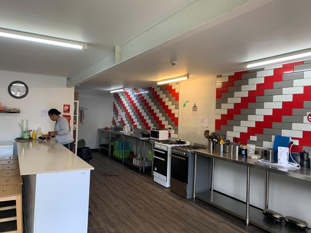 Kuchyň nebo kuchyňský kout v ubytování Mumma's Hostel Cairns