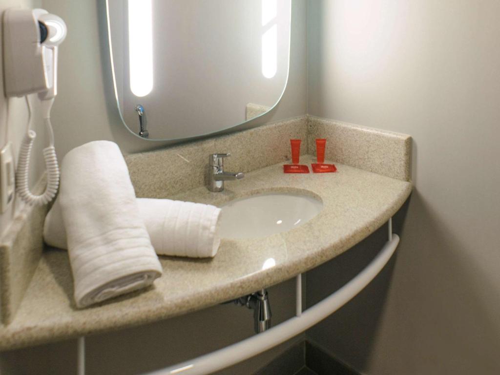 Um banheiro em ibis Itatiba