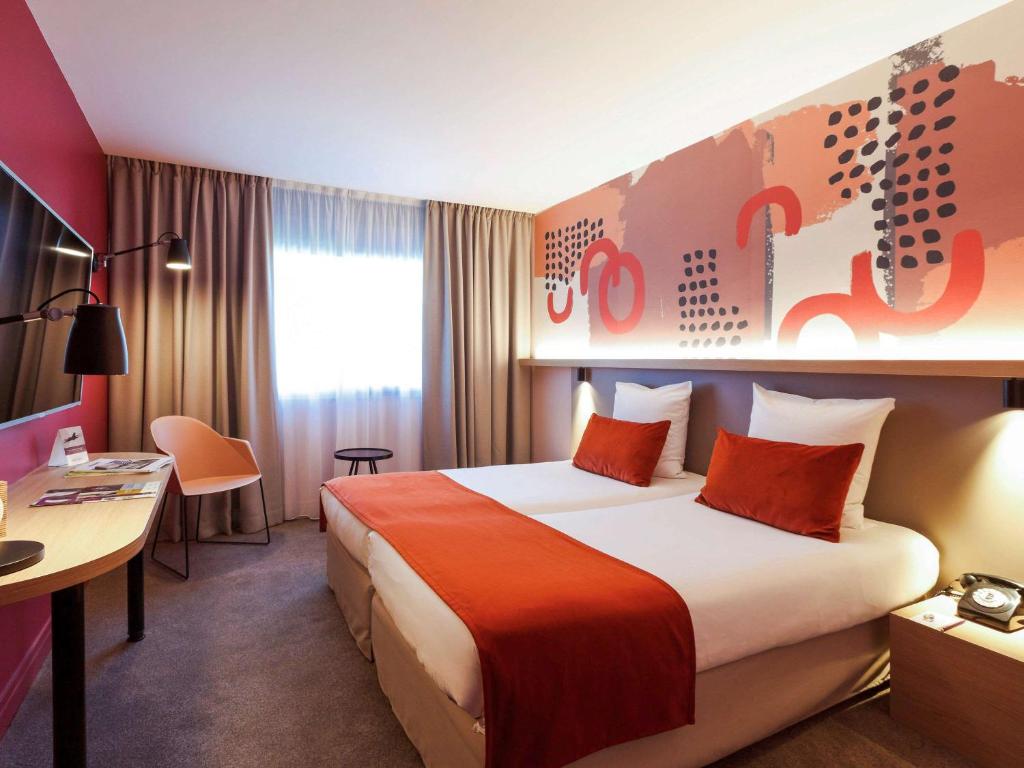 Postel nebo postele na pokoji v ubytování Mercure Lyon Charbonnières