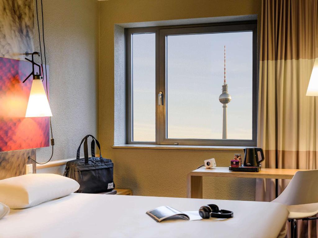 Postel nebo postele na pokoji v ubytování ibis Berlin Mitte