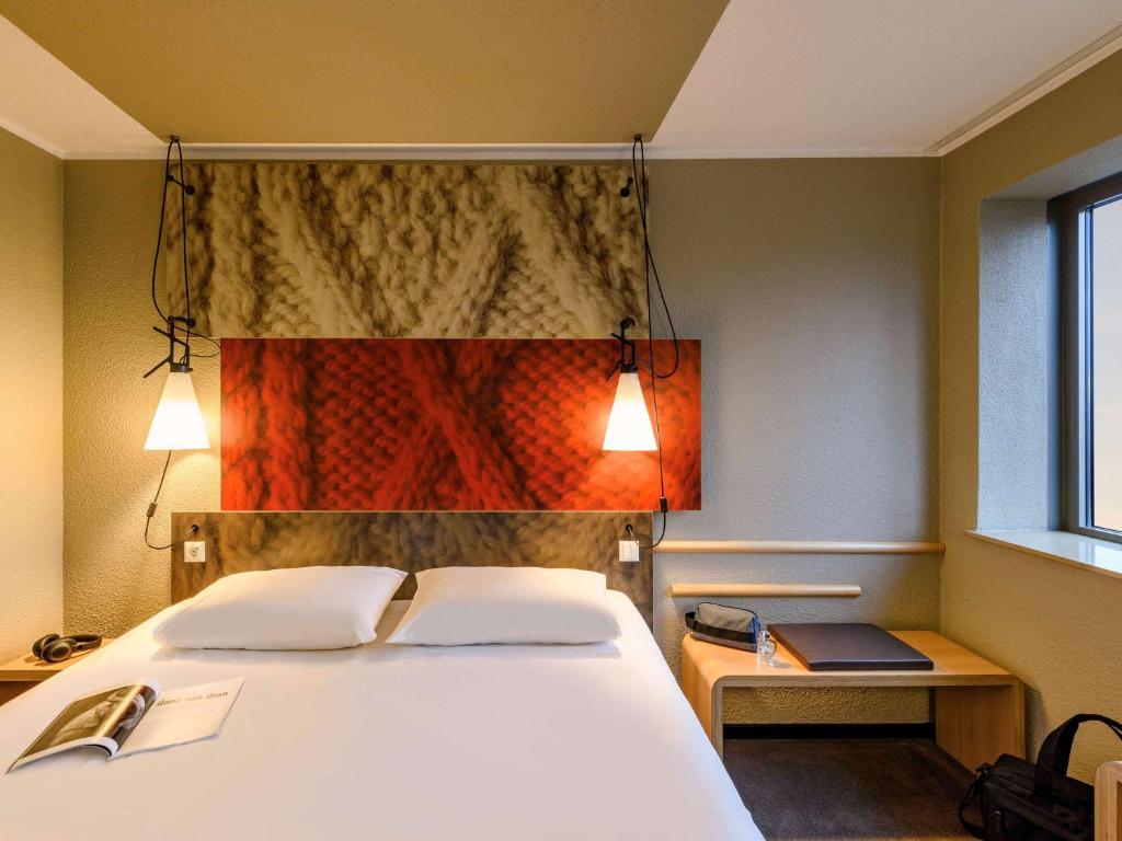 Postel nebo postele na pokoji v ubytování ibis Berlin Mitte