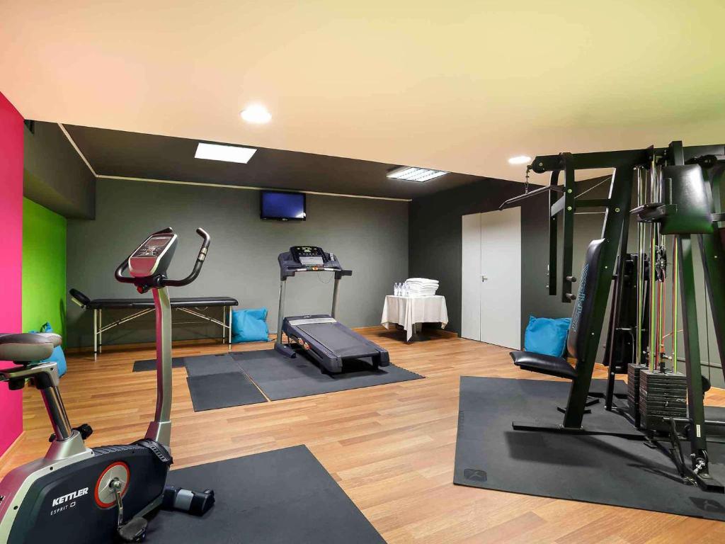 Fitness centrum a/nebo fitness zařízení v ubytování Mercure Brive