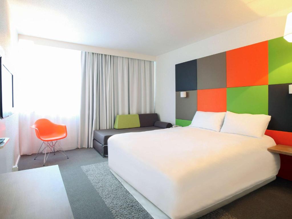Postel nebo postele na pokoji v ubytování ibis Styles Nancy Sud