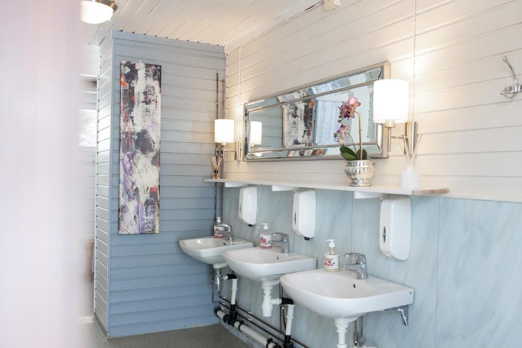 A bathroom at Skoganvarre Villmark