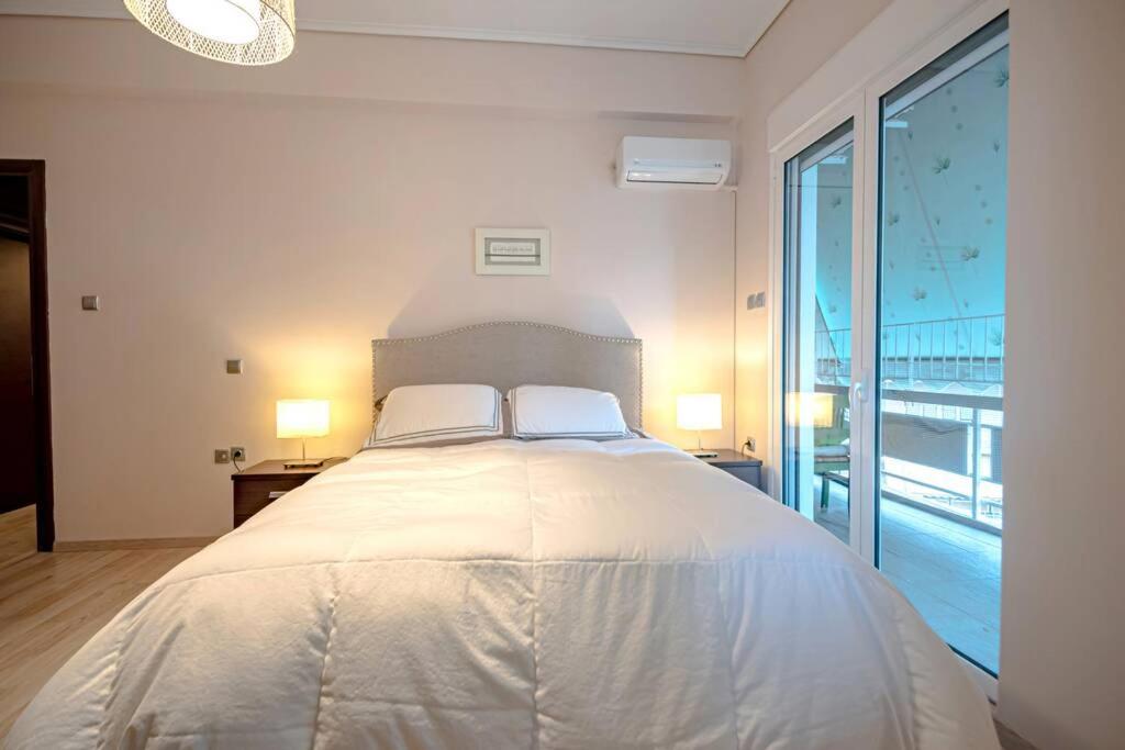 Posteľ alebo postele v izbe v ubytovaní A 2 bedroom luxurious experience in Pagrati