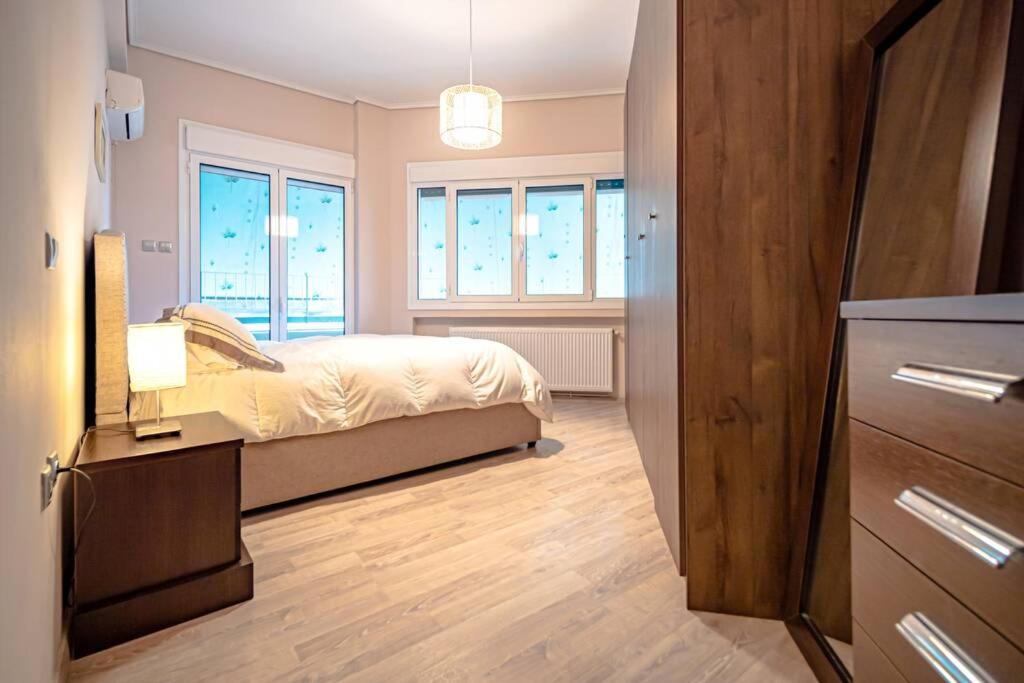 Posteľ alebo postele v izbe v ubytovaní A 2 bedroom luxurious experience in Pagrati