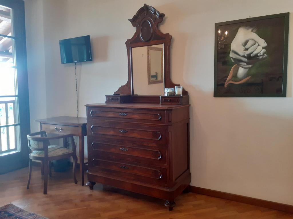 TV a/nebo společenská místnost v ubytování B&B Cascina in Franciacorta