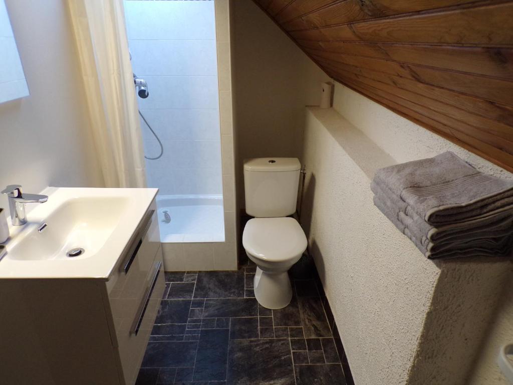 LES PRIMEVERES - Comfort Triple Room Met Douche