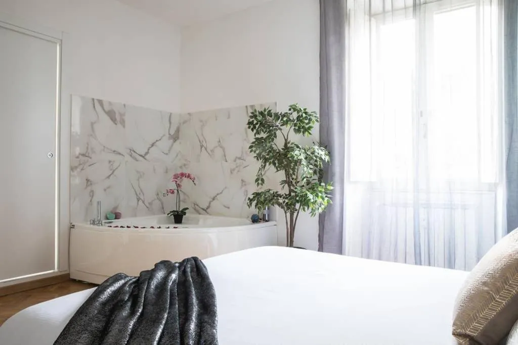Luxury Suite with Jacuzzi in Trastevere, Roma, Italy