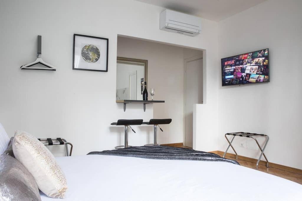 Łóżko lub łóżka w pokoju w obiekcie Silver Luxury Jacuzzi Suite Trastevere - Top Collection