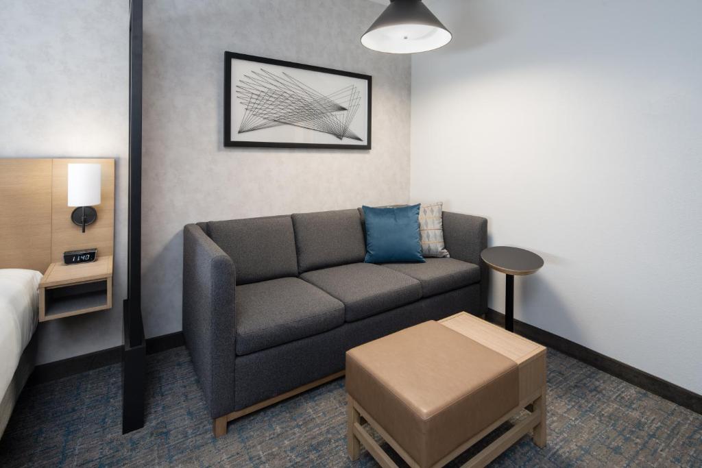 Hyatt Place Bakersfield - King Room With Sofa Bed