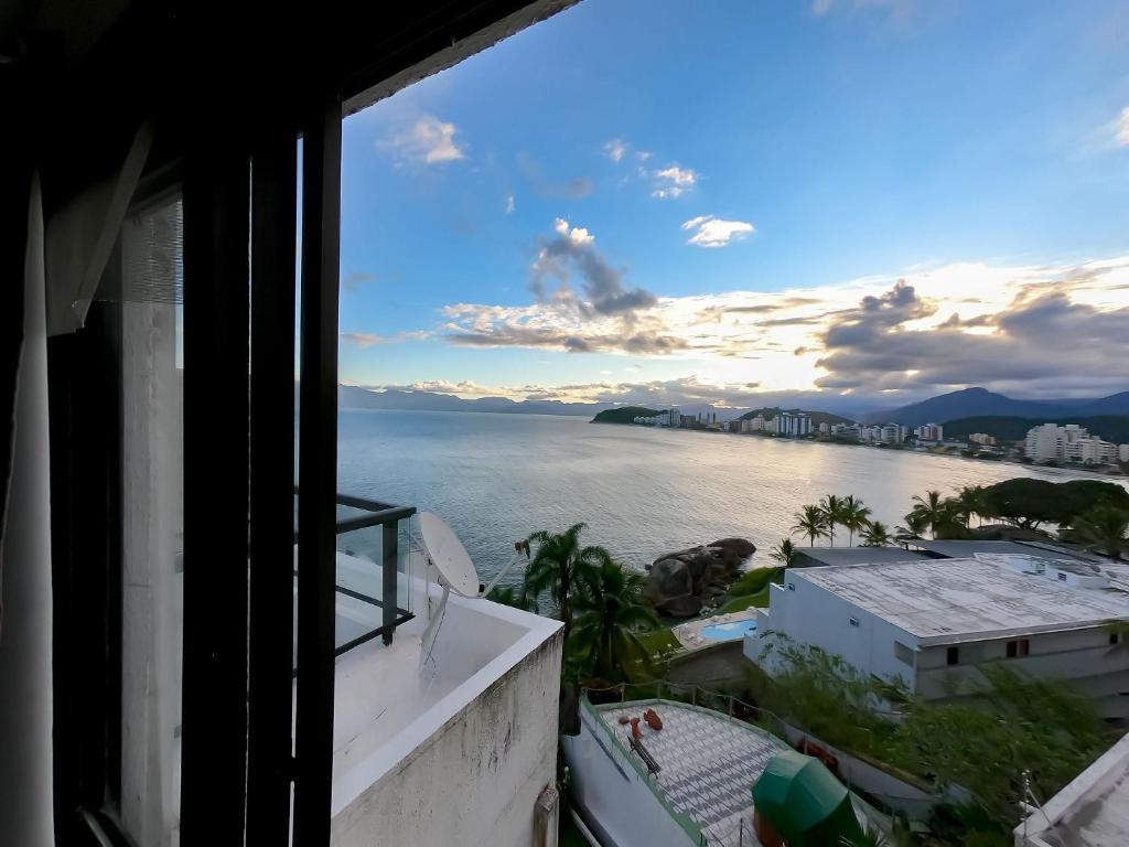  Apartamento pé na areia com linda vista para o mar