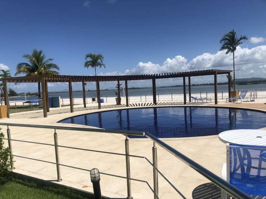  Flat com praia privativa e lazer total em Arraial