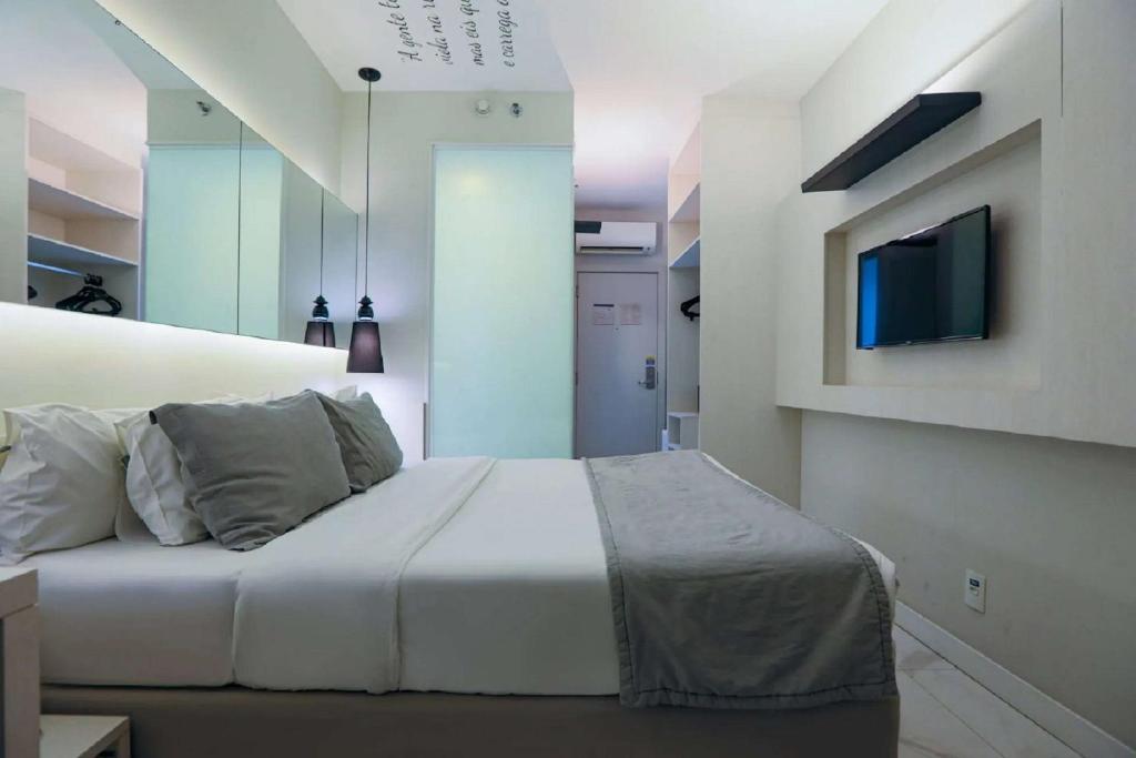 Una televisión o centro de entretenimiento en Nobile Hotel Copacabana Design