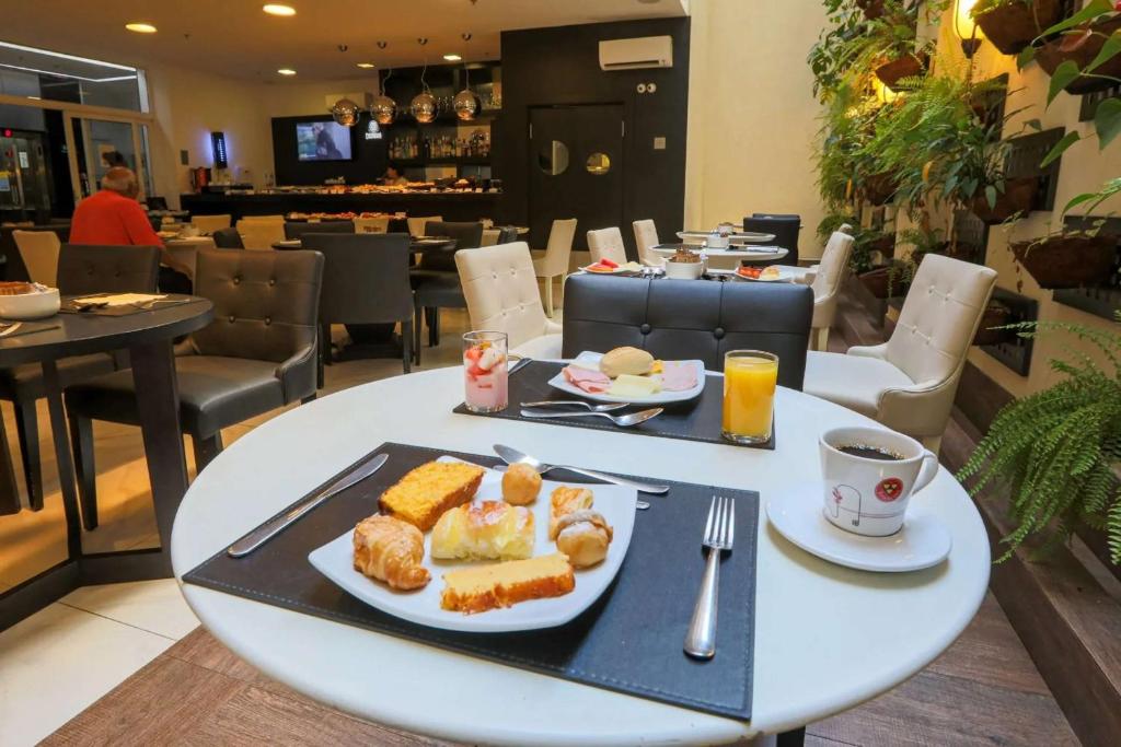  Best Western Plus Copacabana Design Hotel