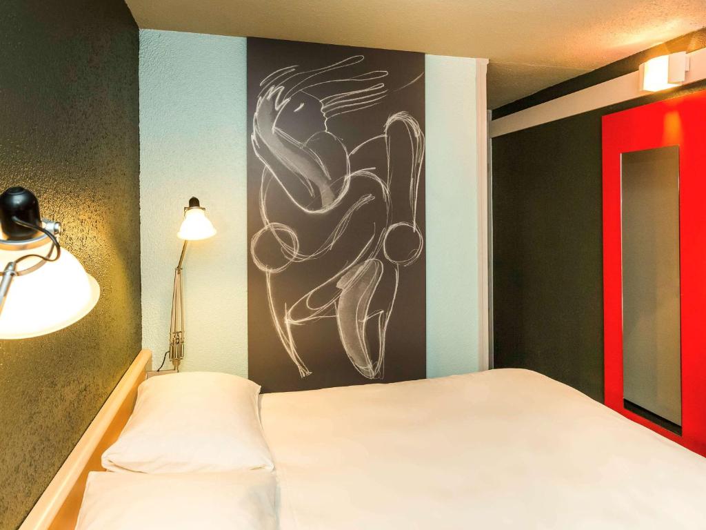 Postel nebo postele na pokoji v ubytování ibis Lorient Centre Hôtelier