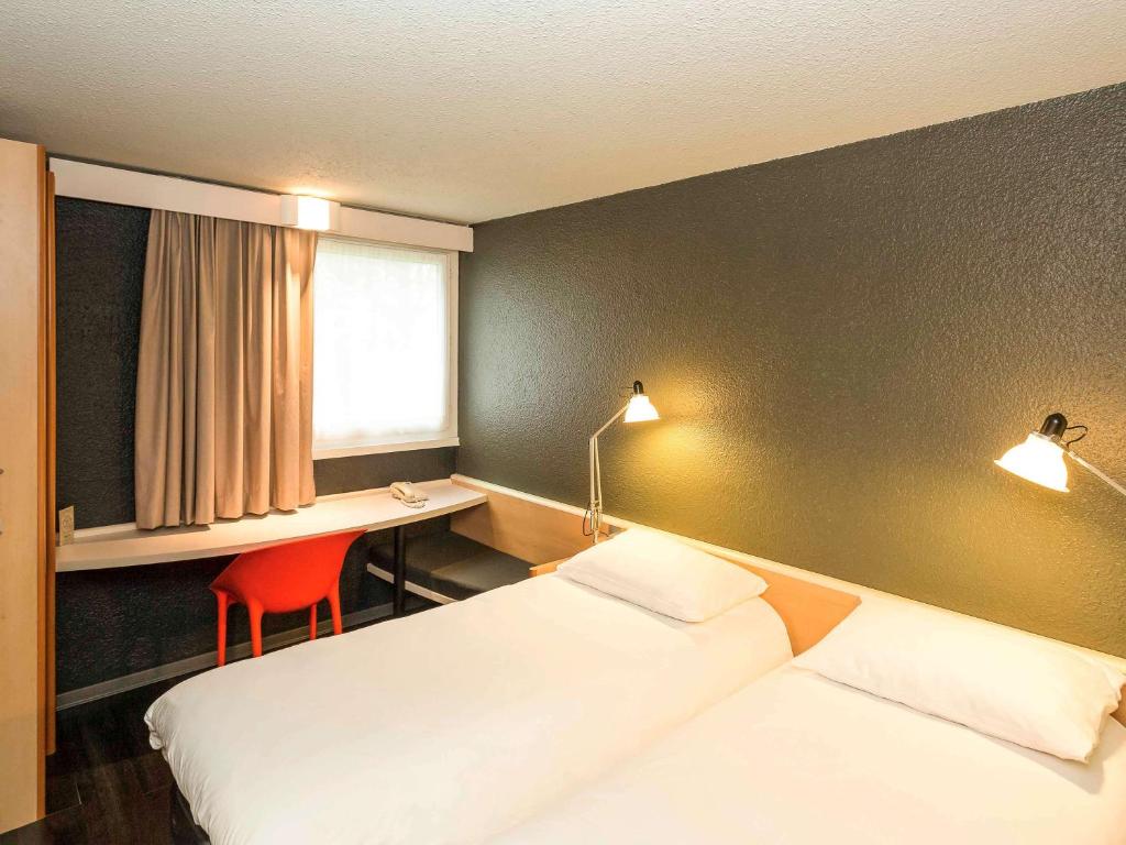 Postel nebo postele na pokoji v ubytování ibis Lorient Centre Hôtelier