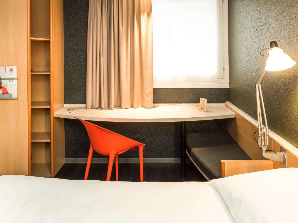 Postel nebo postele na pokoji v ubytování ibis Lorient Centre Hôtelier