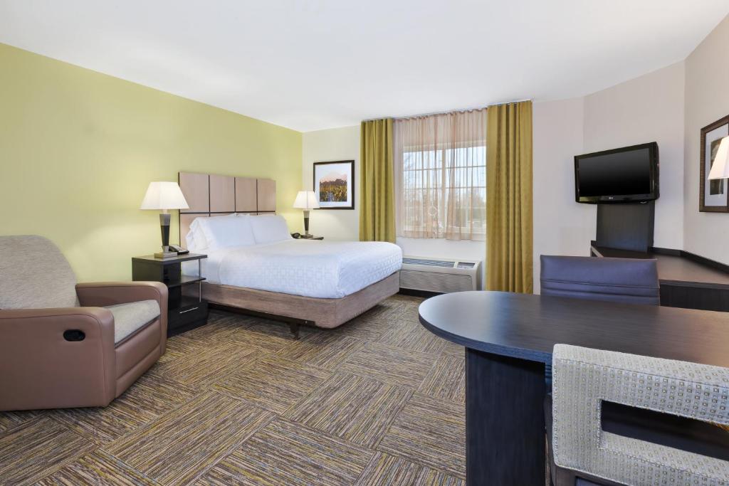 Candlewood Suites Polaris by IHG photo