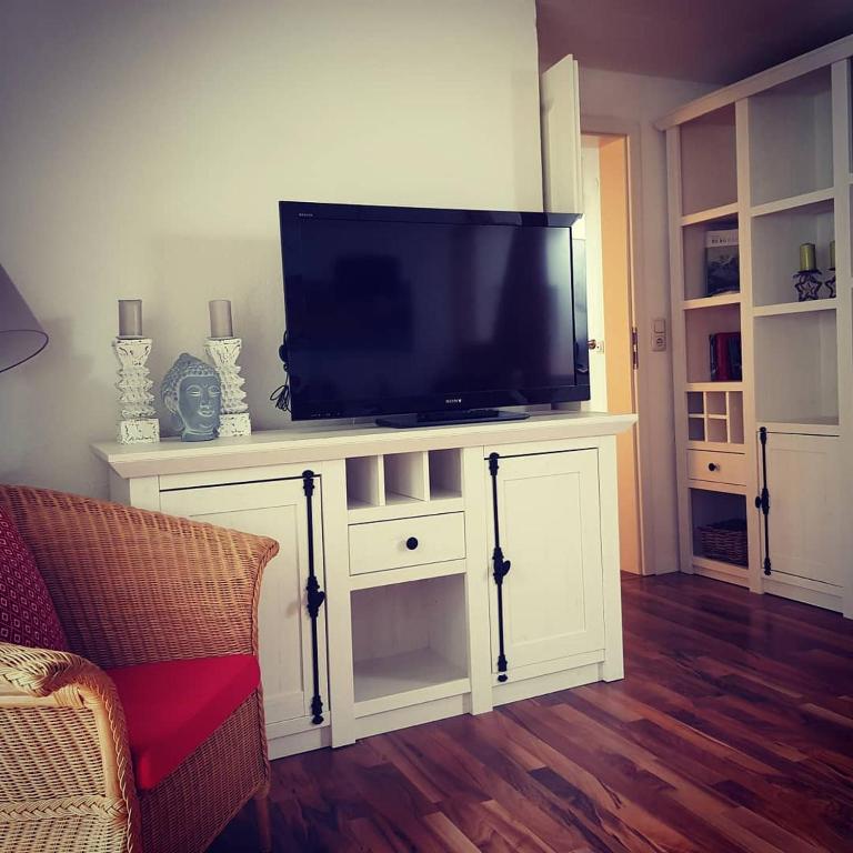 TV a/nebo společenská místnost v ubytování Haus Guentli