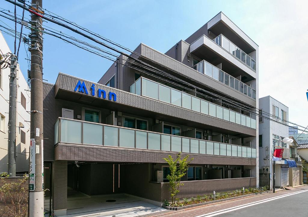 東京的住宿－Minn Kamata，建筑的侧面有标志