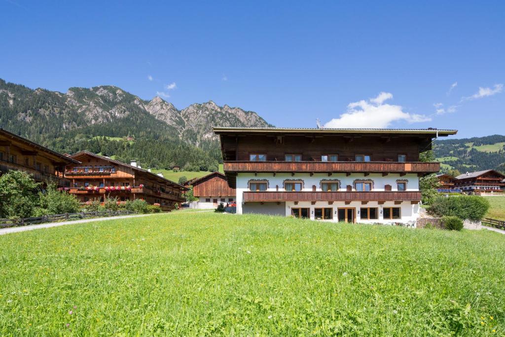 Nespecifikovaný výhled na hory nebo výhled na hory při pohledu z hotelu