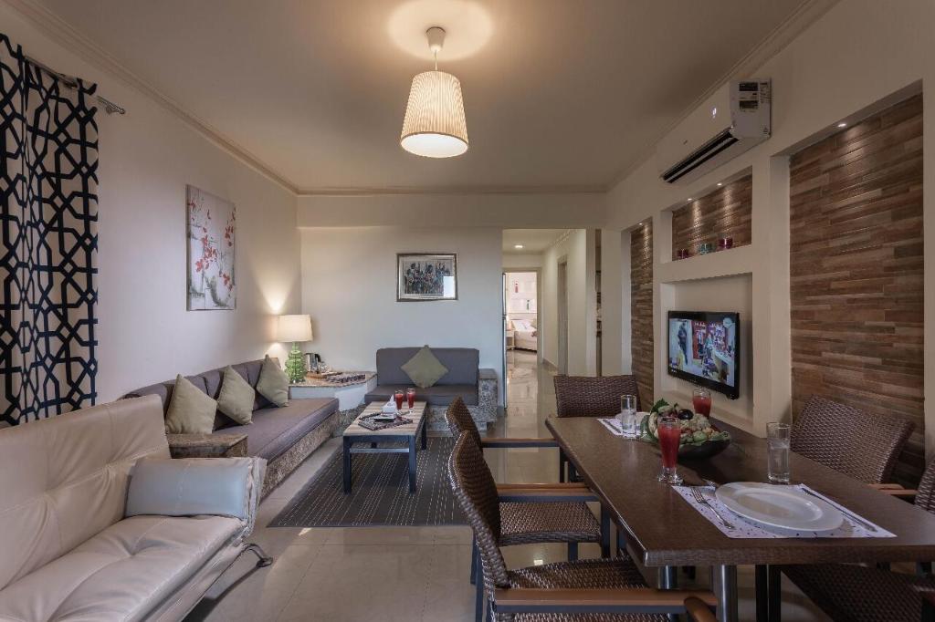 TV a/nebo společenská místnost v ubytování Mirage Hotel Sidi Abd El Rahman