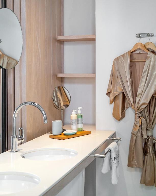 King Jason Protaras - Designed for Adults by Louis Hotels - One-Bedroom Suite With Limited Sea View Double Bed