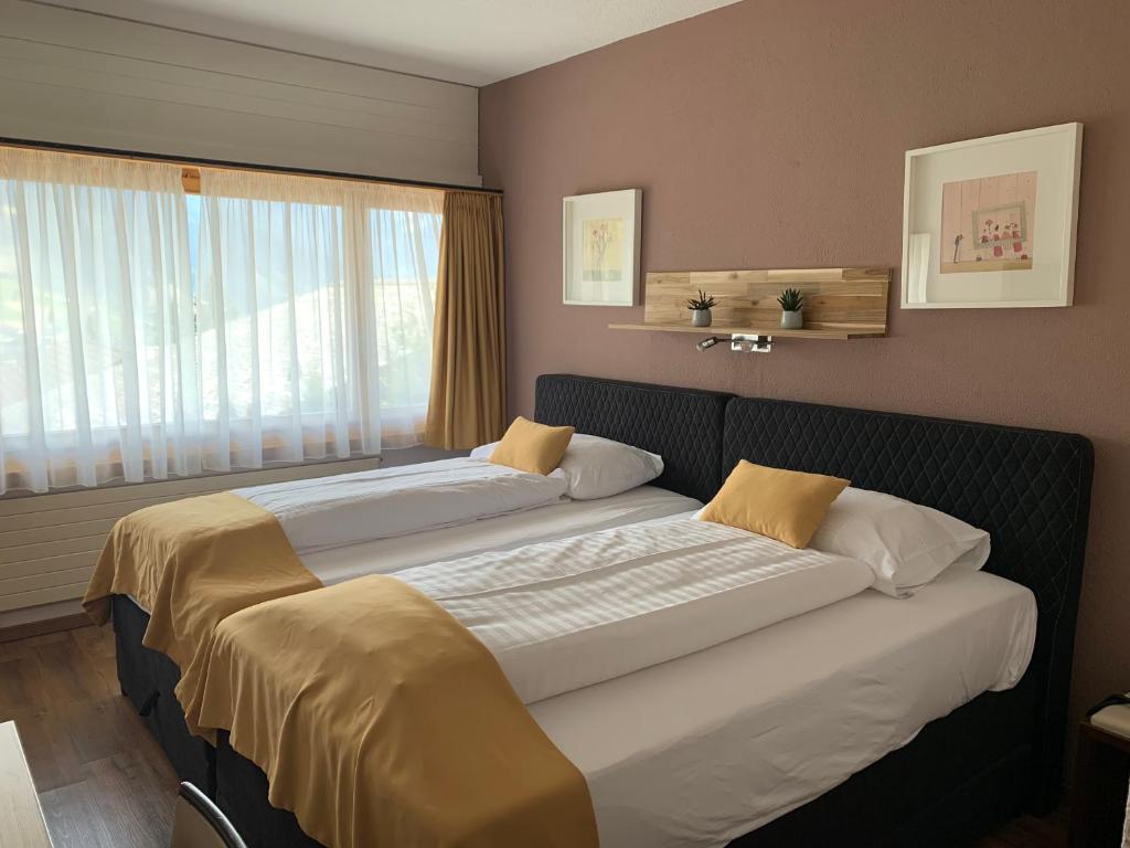 Postel nebo postele na pokoji v ubytování Chalet-Hotel Beau-Site