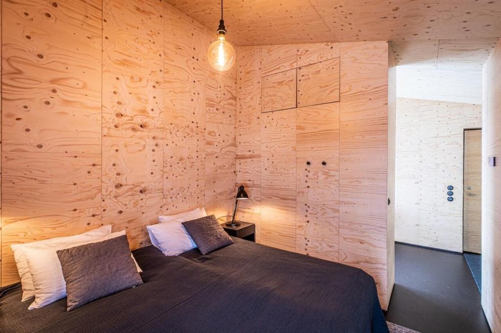 A bed or beds in a room at Aska, Modern Cabin