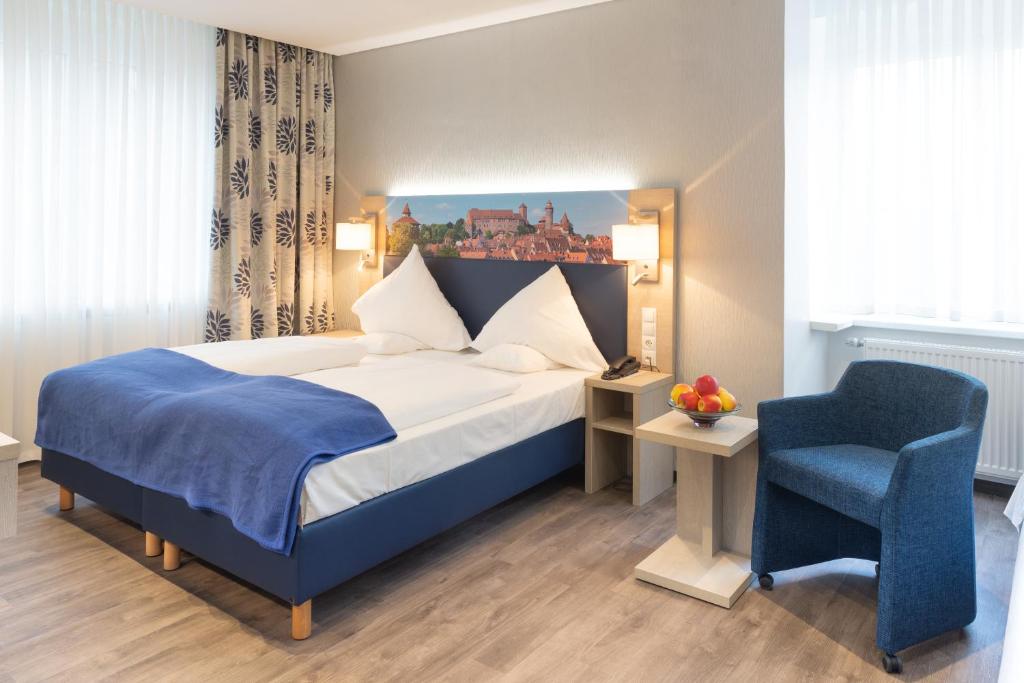 Postel nebo postele na pokoji v ubytování Ringhotel Loew's Merkur