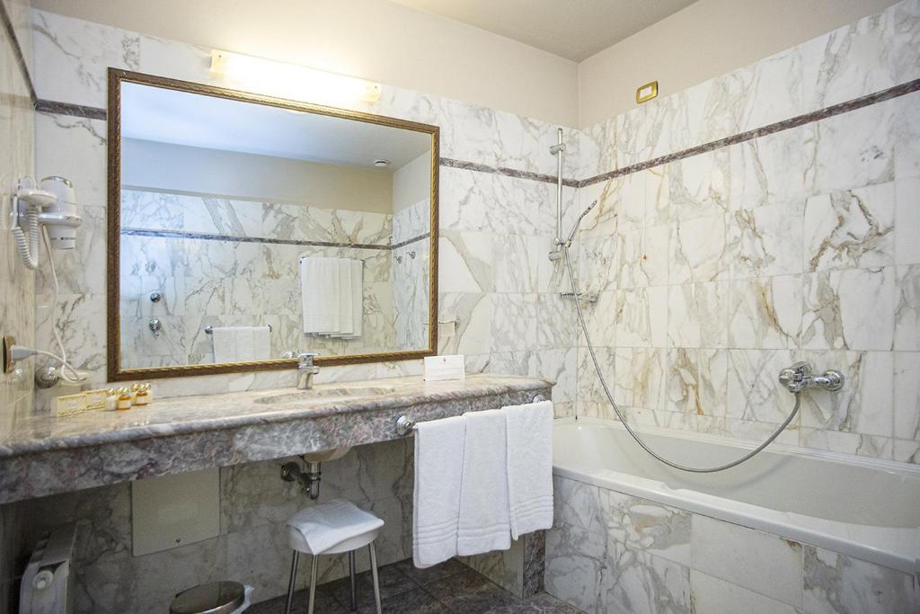 Koupelna v ubytování Hotel Donatello