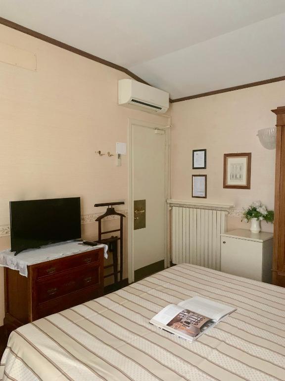 TV a/nebo společenská místnost v ubytování Hotel La Calcina