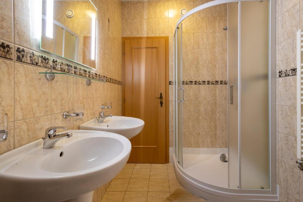 Koupelna v ubytování Hotel Karl