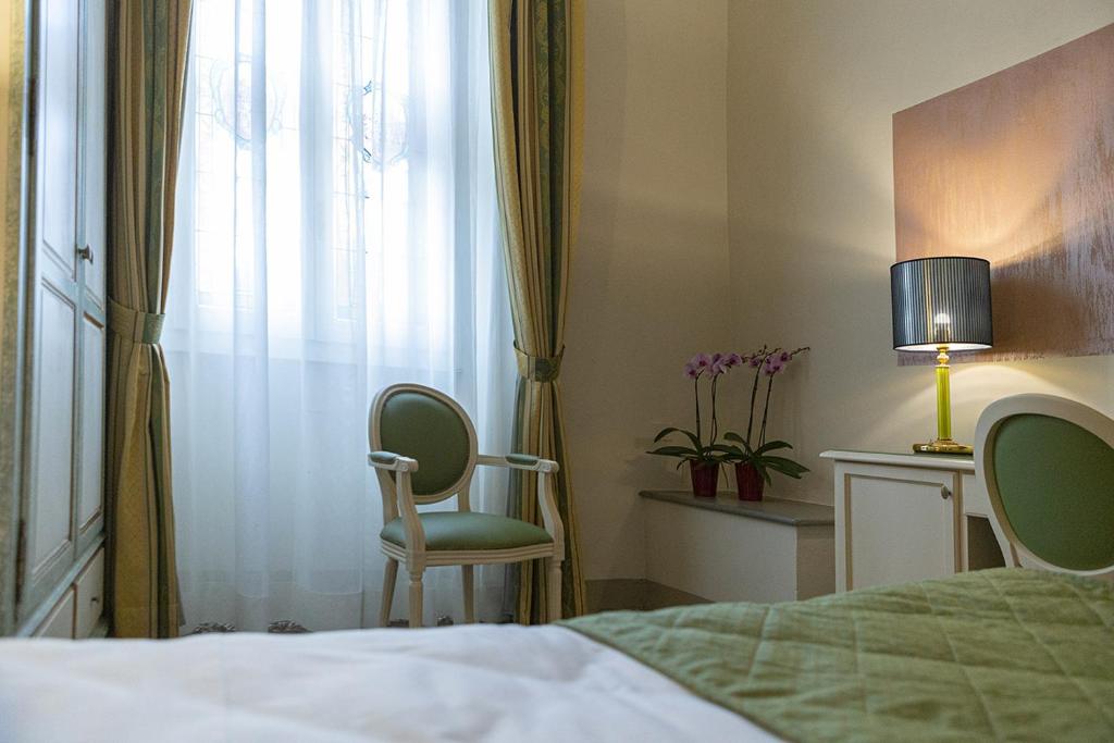 Postel nebo postele na pokoji v ubytování Hotel Donatello