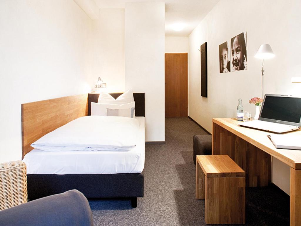 Hotel-Landgasthof KREUZ - Eenpersoonskamer Met Badkamer