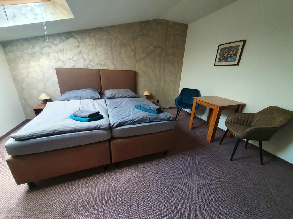 Letto o letti in una camera di Penzion Bily Beranek