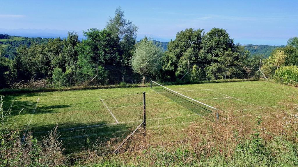 Tenis lub squash w obiekcie Buchere Ville lub w pobliżu