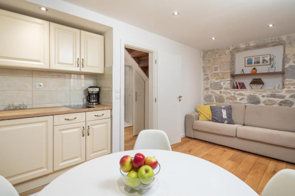 Awesome Stone House - Superior Apartment