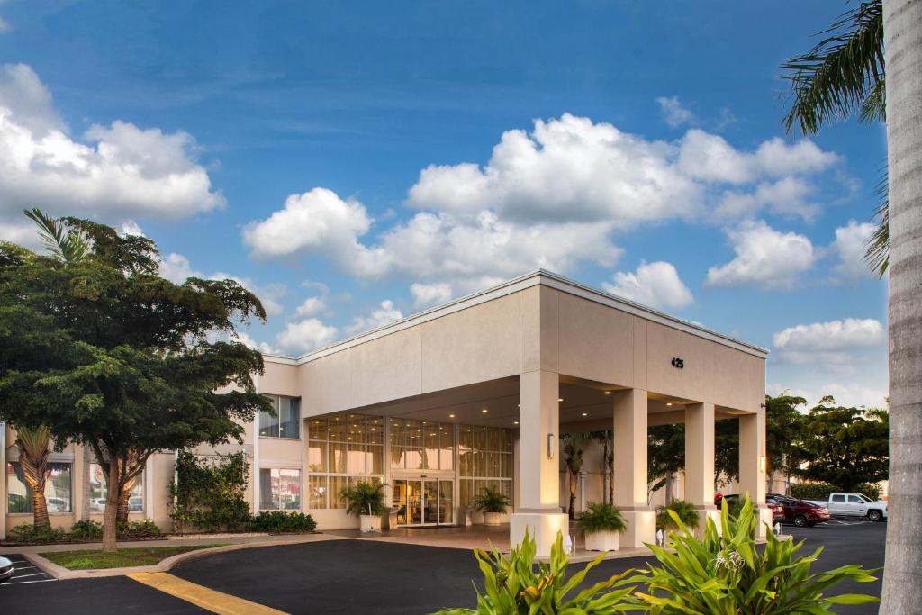 a large white building with a parking lot at Ramada by Wyndham Venice Hotel Venezia in Venice