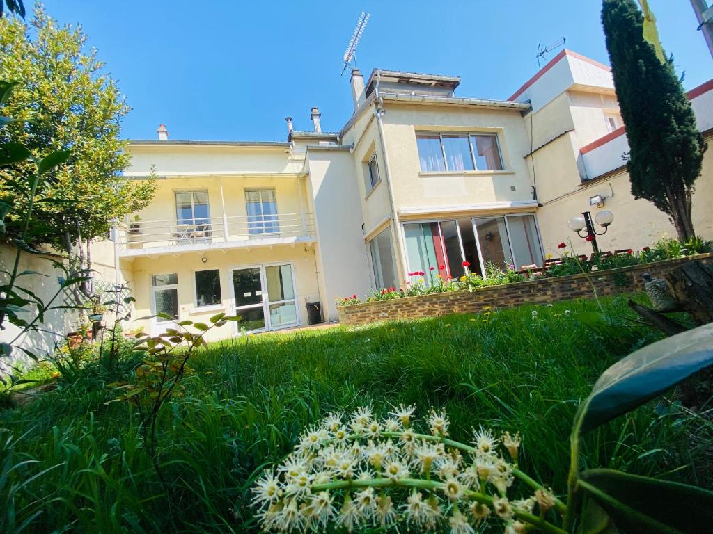 Reims Sherpa Guest House - 12