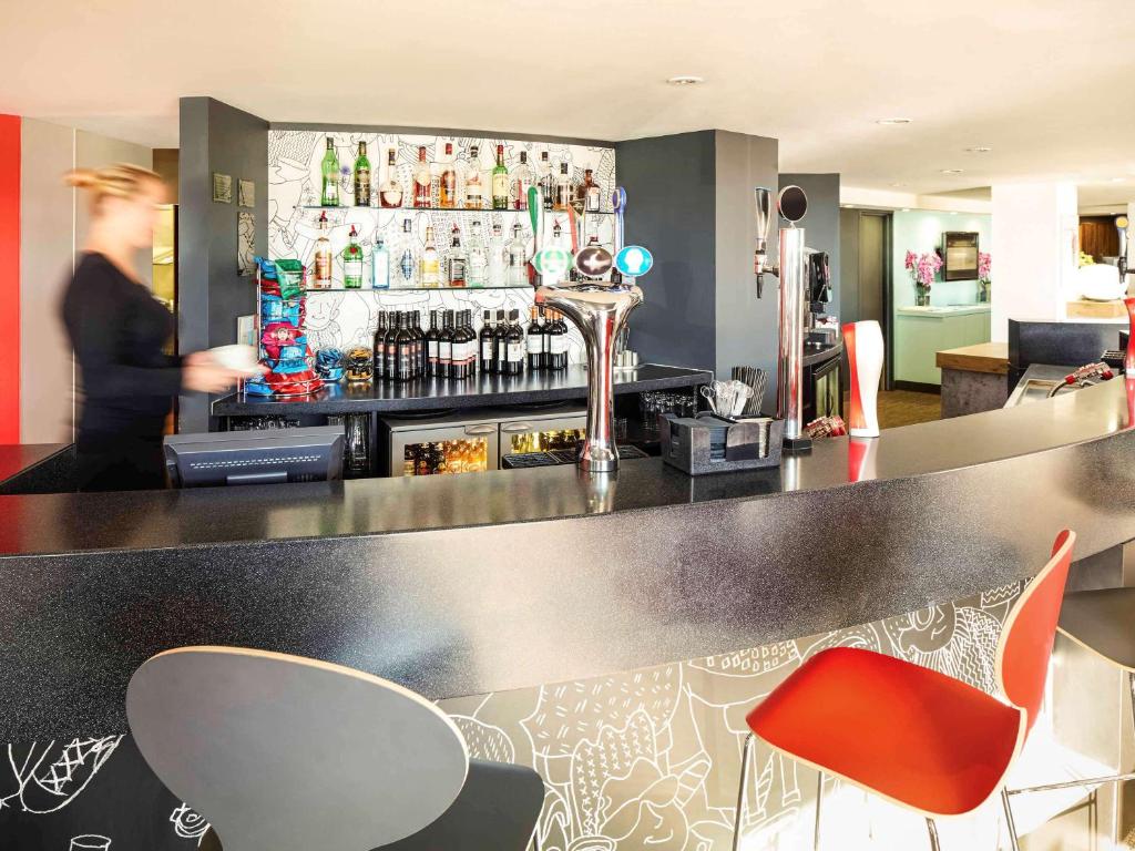 Lounge nebo bar v ubytování Ibis London Luton Airport