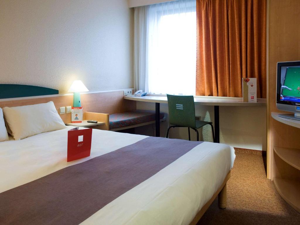 Postel nebo postele na pokoji v ubytování ibis Hotel Brussels Airport
