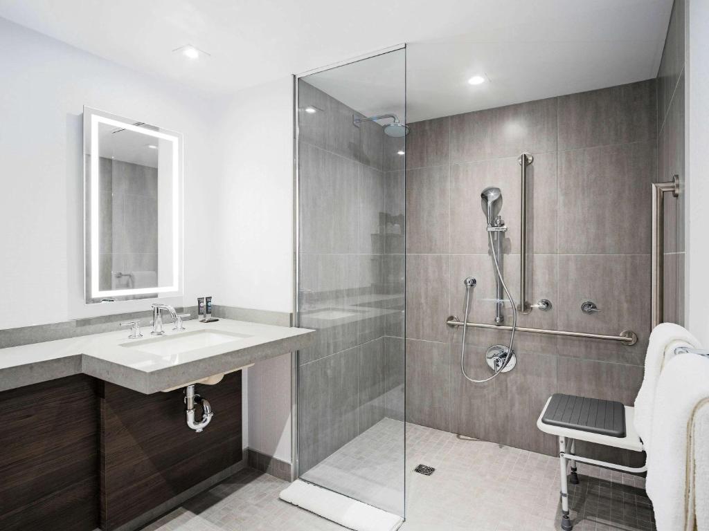 Koupelna v ubytování Novotel Montreal Center