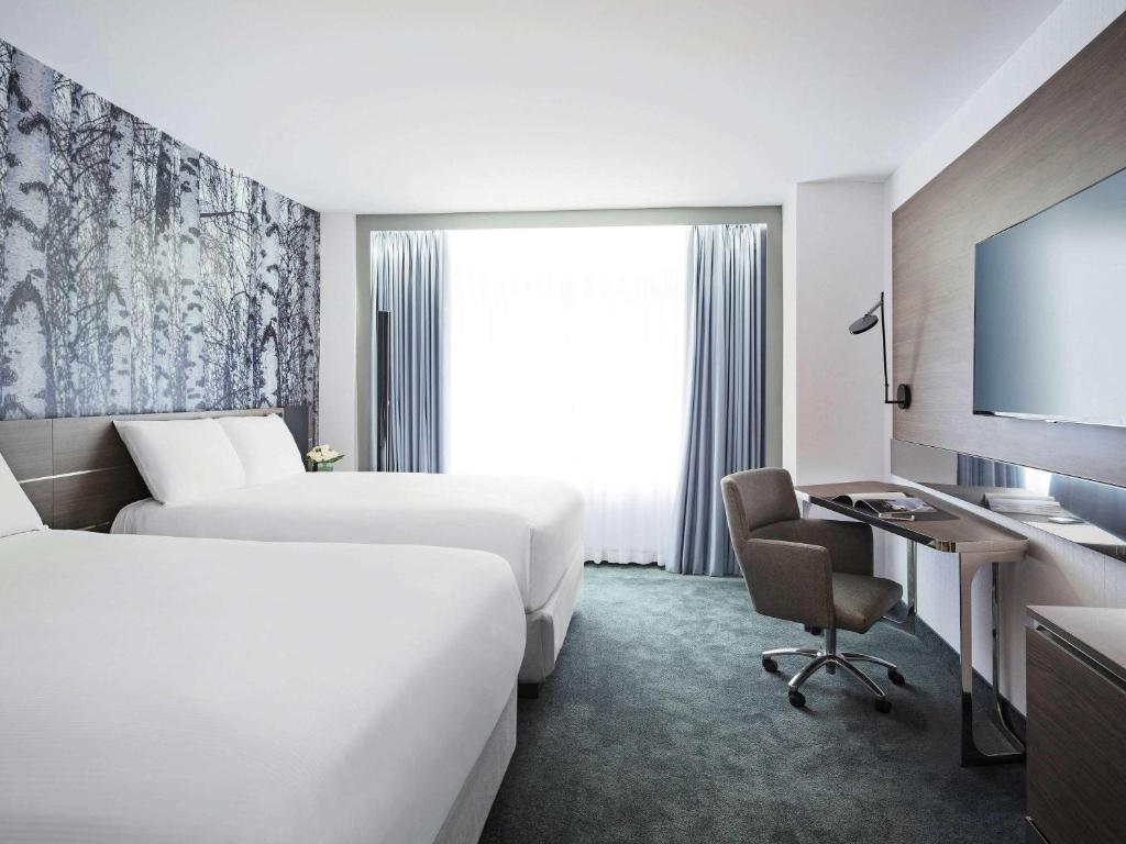 Postel nebo postele na pokoji v ubytování Novotel Montreal Center