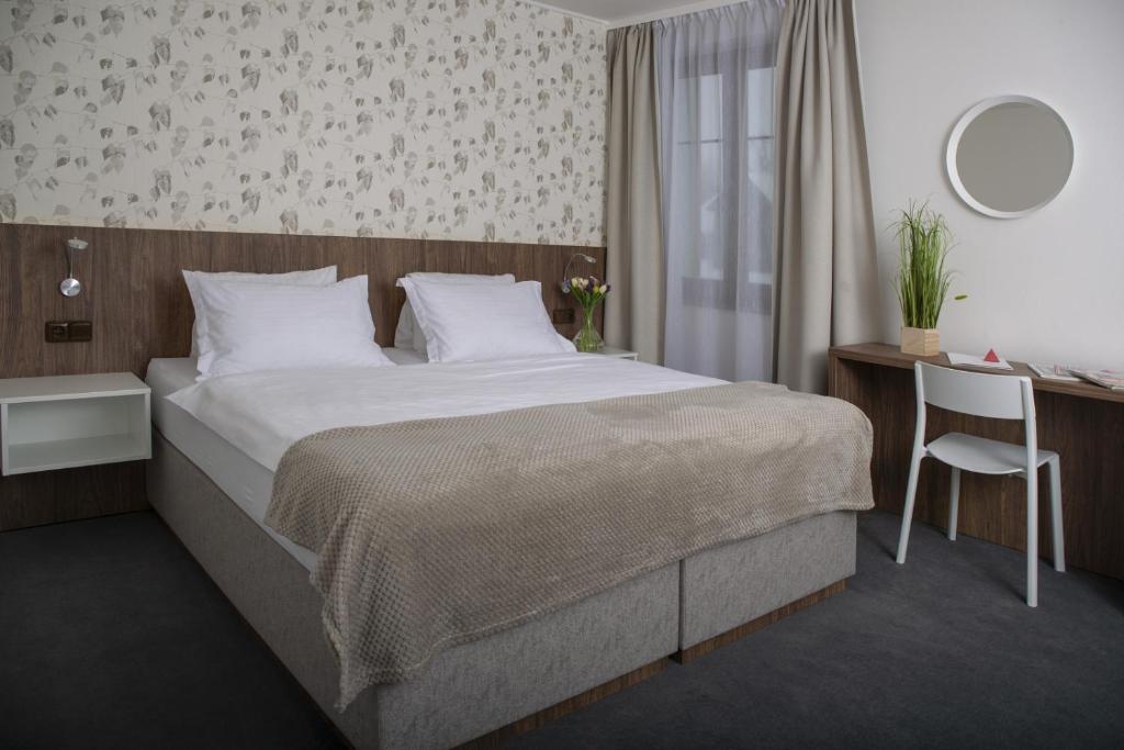 Postel nebo postele na pokoji v ubytování Hotel Prichovice