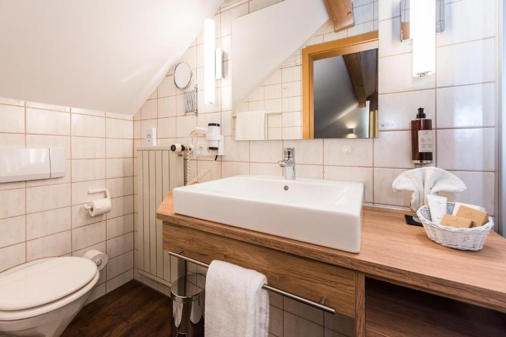 Koupelna v ubytování Hotel Bad Rain mit Oberstaufen PlusGolf
