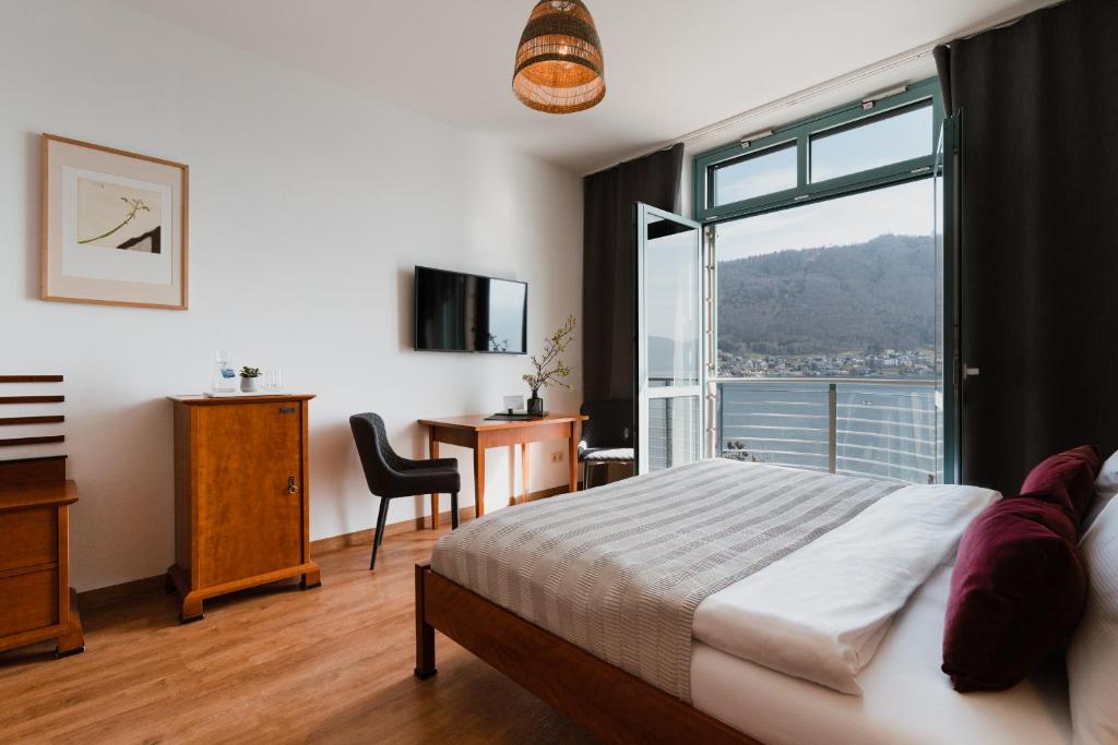 Una cama o camas en una habitación de Hotel Esplanade